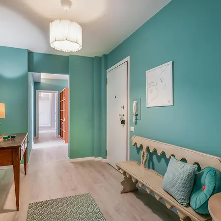 Family & Friends With Shared Bathroom Apartment