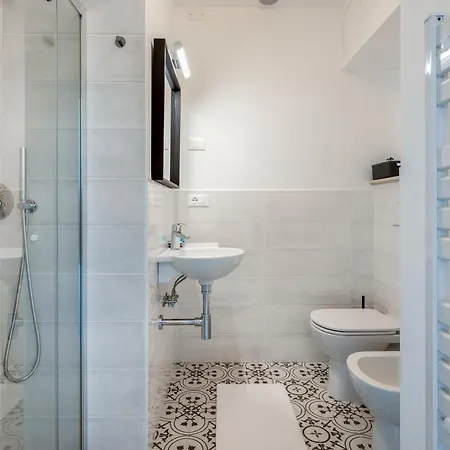 Apartment Family & Friends With Shared Bathroom *