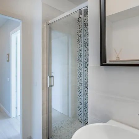 Apartment Family & Friends With Shared Bathroom *